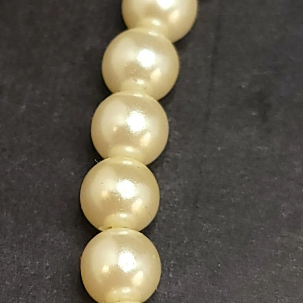 Vintage 1991 AVON  Frosted Petal Necklace Pearl Rhinestone Flowers